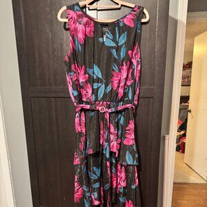 Very nice dress that compliments any body type with elegance.